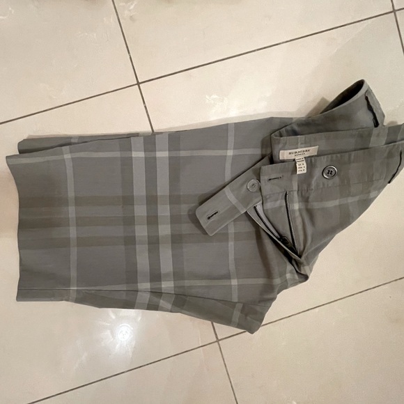 Burberry shorts - Picture 2 of 5